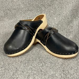 Made in Portland, Maine Kurier  Clogs—Black 38  LIKE NEW!